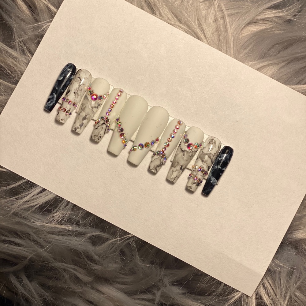 White & Black Marble Press On Nails